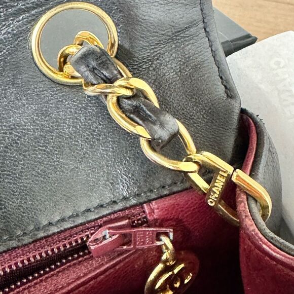 Chanel vintage classic medium vertical flap black lambskin 24k plated hardware - Picture 11 of 11